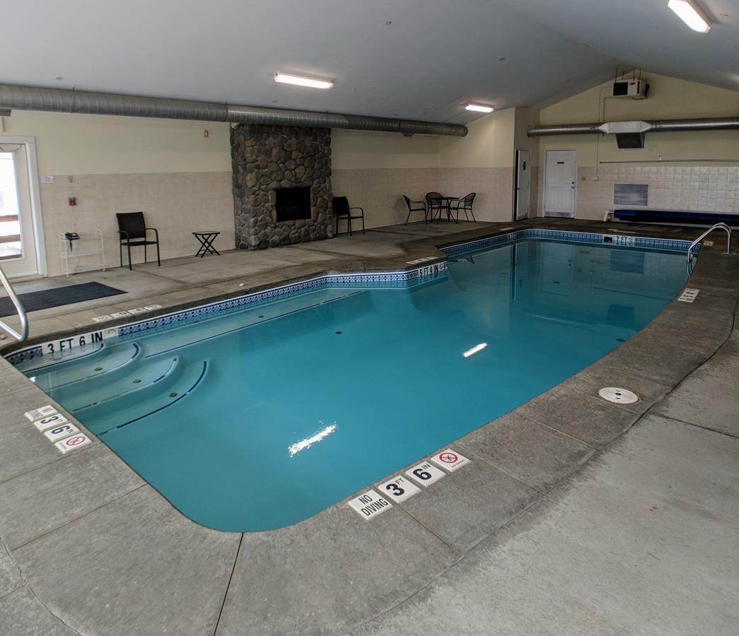Rangeley Saddleback Inn Bagian luar foto